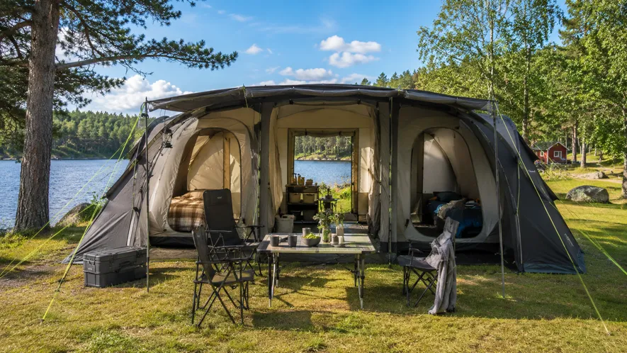 Familietelt med flere rom for camping - romslig telt med egne soverom til hele familien