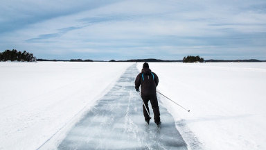 Langløp på skøyter på en innsjø