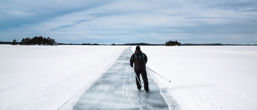 langdistanseskøyter, brøytet bane på innsjø